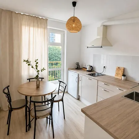 Bright 1br W/ Terrace Near Sea Garden Daire *